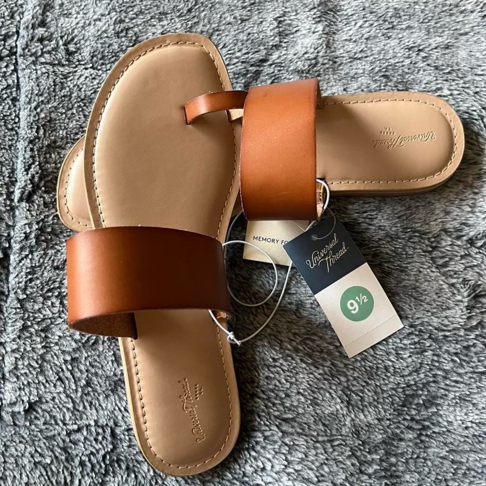 Universal Thread Brown/Tan Slide Toe-Ring Sandals